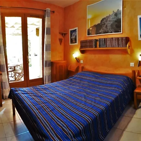 Villa Lou Pantai *